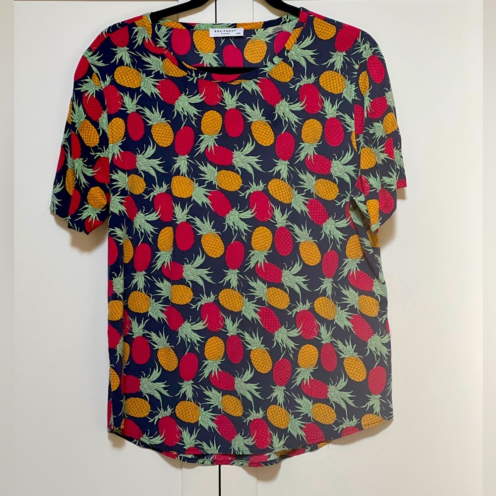 Equipment silk blouse with pineapples